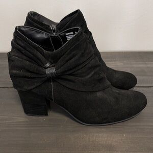 Andrew Geller Black Suede Ankle Booties!!! Genuine Leather!!!  Size 9